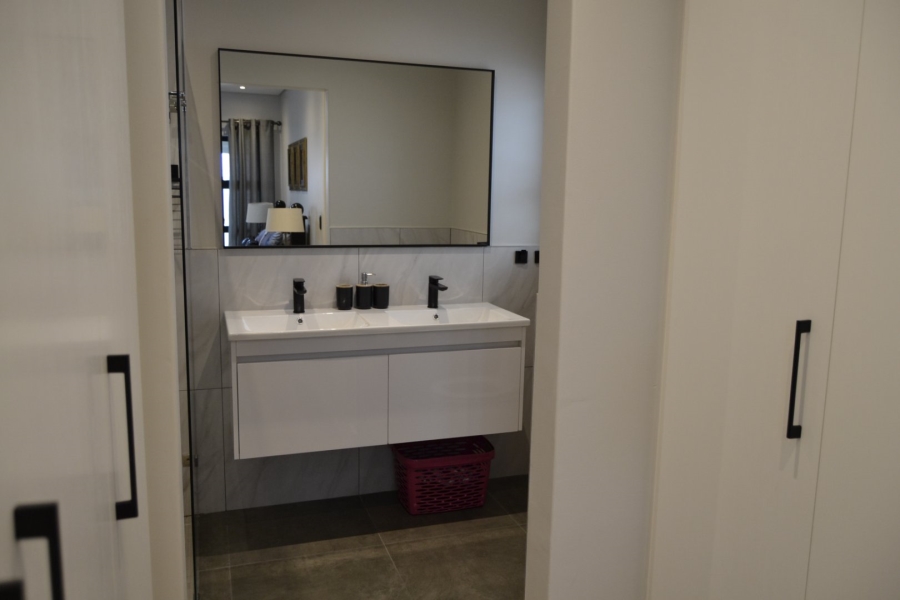 3 Bedroom Property for Sale in Somerset Lakes Western Cape